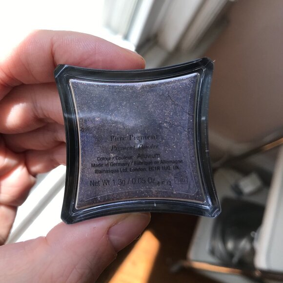 NIB Illamasqua Pure Pigment Eyeshadow in Alluvium - Picture 4 of 12